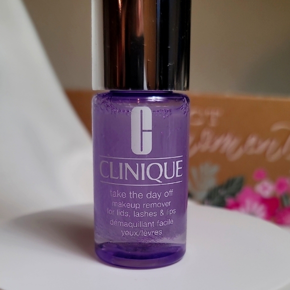 Clinique Take the Day Off Purple Makeup Remover - Picture 1 of 1